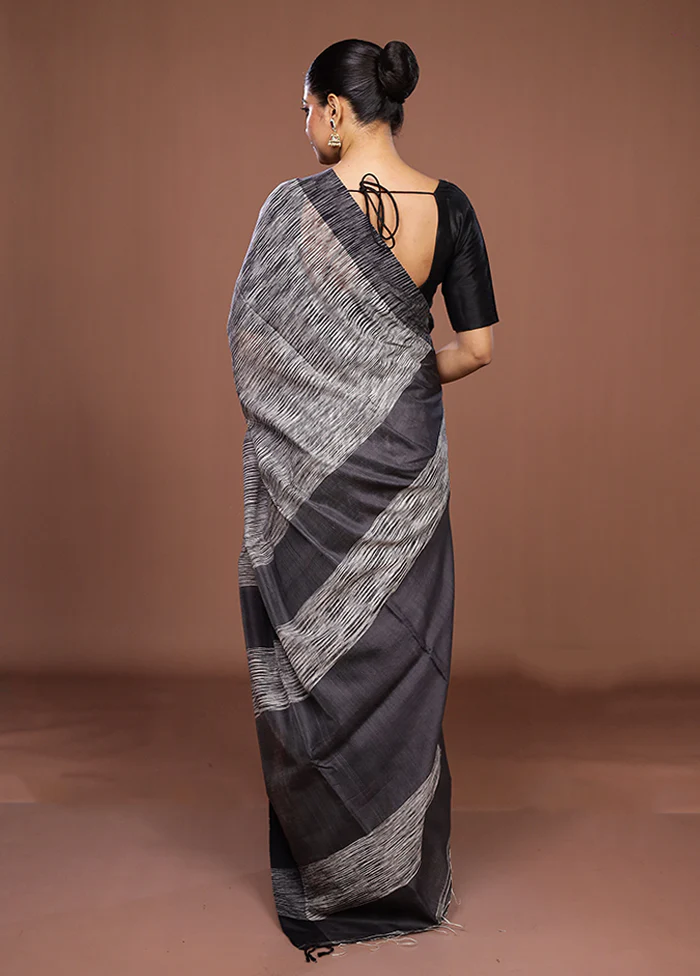 Black Matka Silk Saree With Blouse Piece - Image 3