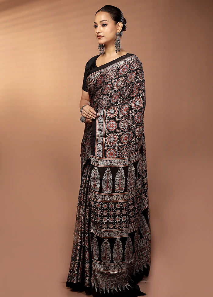 Black Printed Pure Silk Saree Without Blouse Piece - Image 4