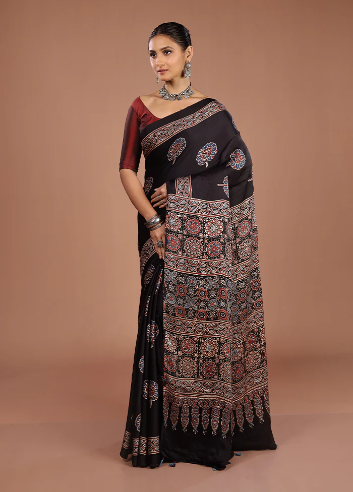 Black Printed Pure Silk Saree Without Blouse Piece - Image 4