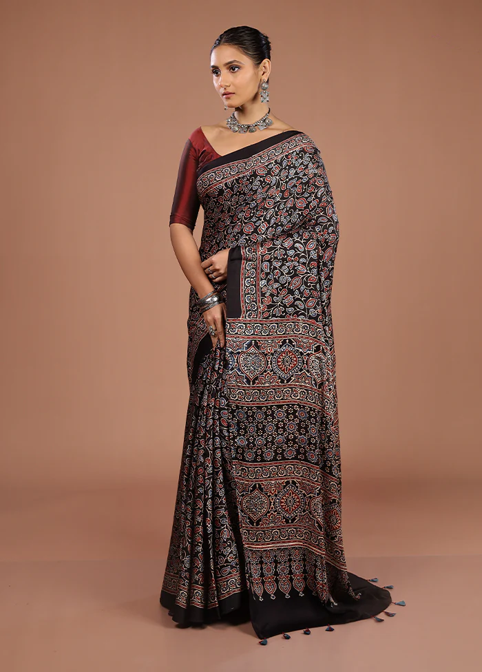 Black Printed Pure Silk Saree Without Blouse Piece - Image 4
