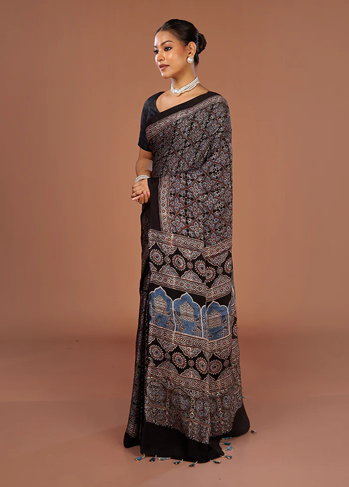 Black Printed Pure Silk Saree Without Blouse Piece - Image 4