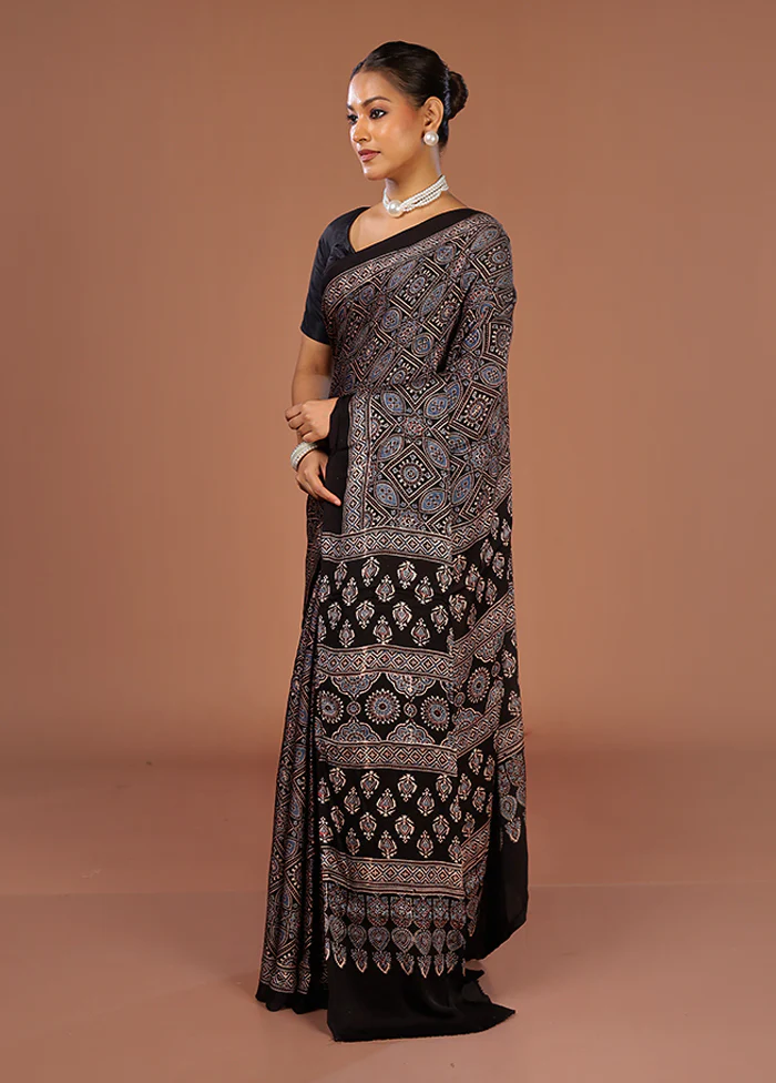 Black Printed Pure Silk Saree Without Blouse Piece - Image 4