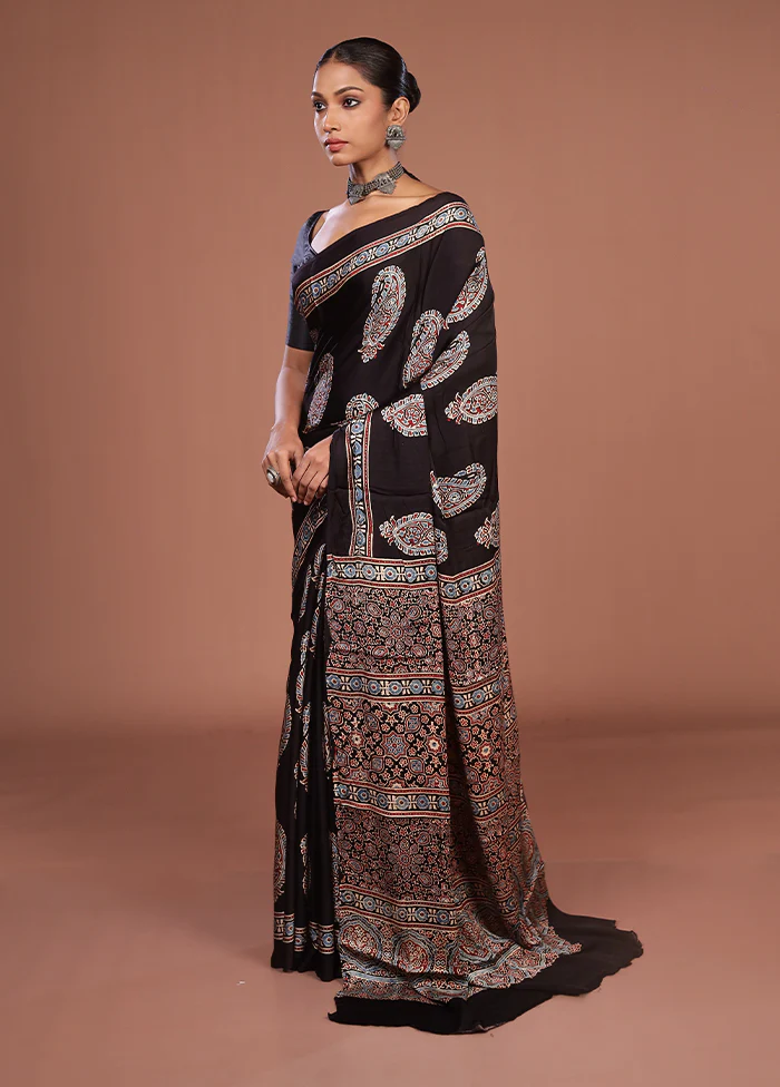 Black Printed Pure Silk Saree Without Blouse Piece - Image 4