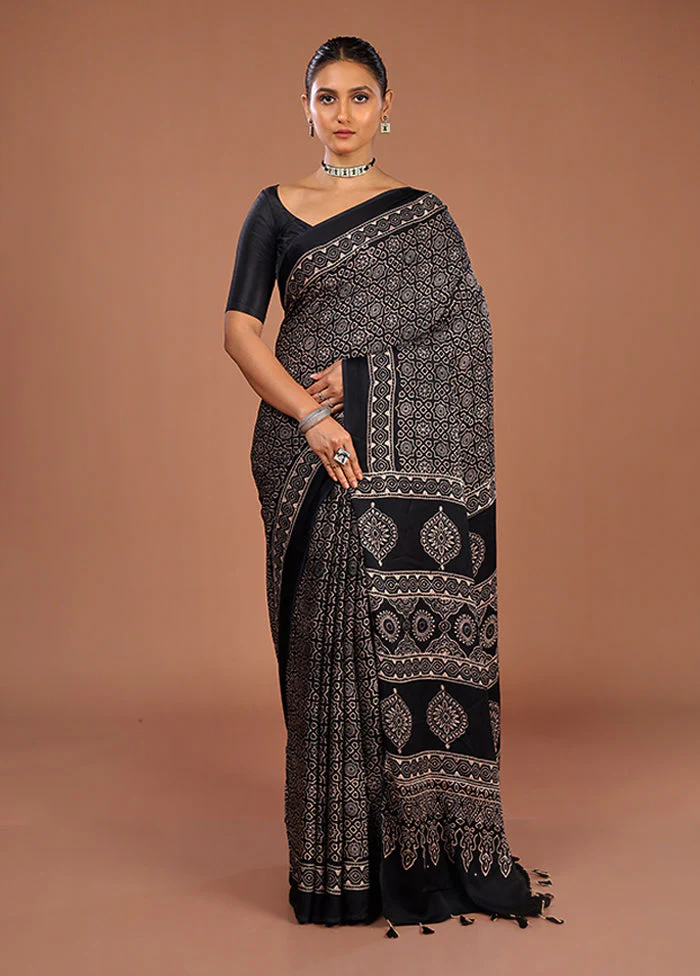 Black Printed Pure Silk Saree Without Blouse Piece - Image 2