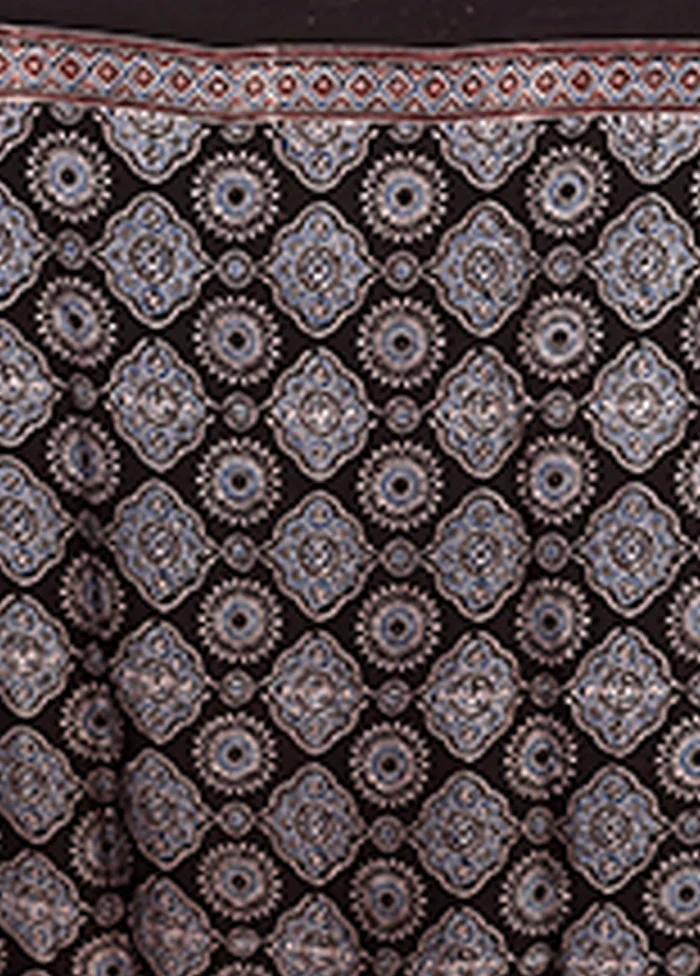 Black Printed Pure Silk Saree Without Blouse Piece - Image 5