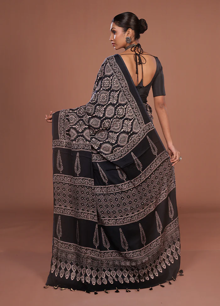 Black Printed Pure Silk Saree Without Blouse Piece - Image 3