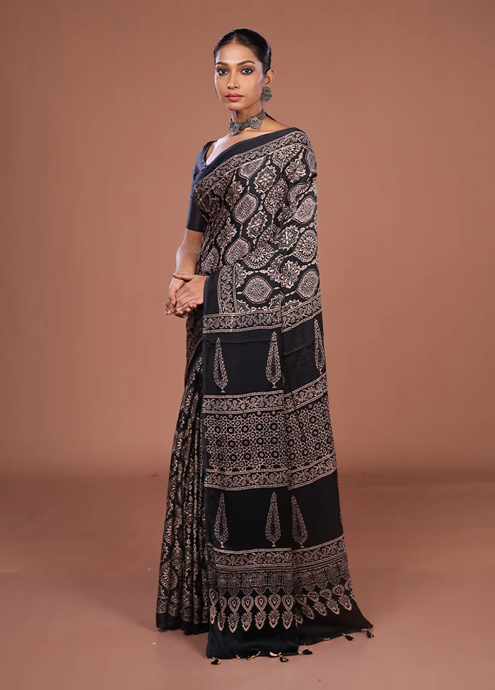 Black Printed Pure Silk Saree Without Blouse Piece - Image 4