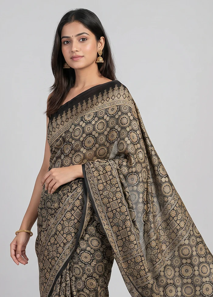Black Printed Silk Saree Without Blouse Piece - Image 2