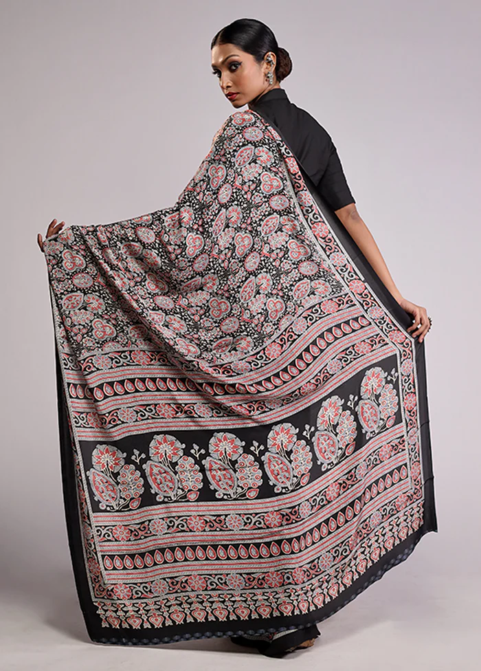 Black Printed Silk Saree Without Blouse Piece - Image 3