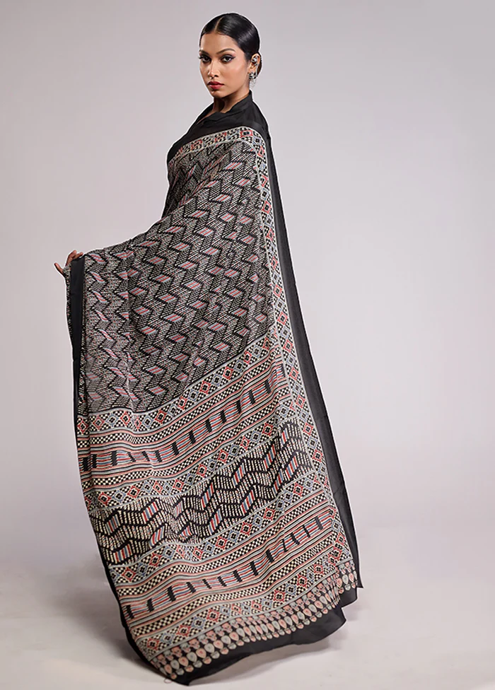 Black Printed Silk Saree Without Blouse Piece - Image 4