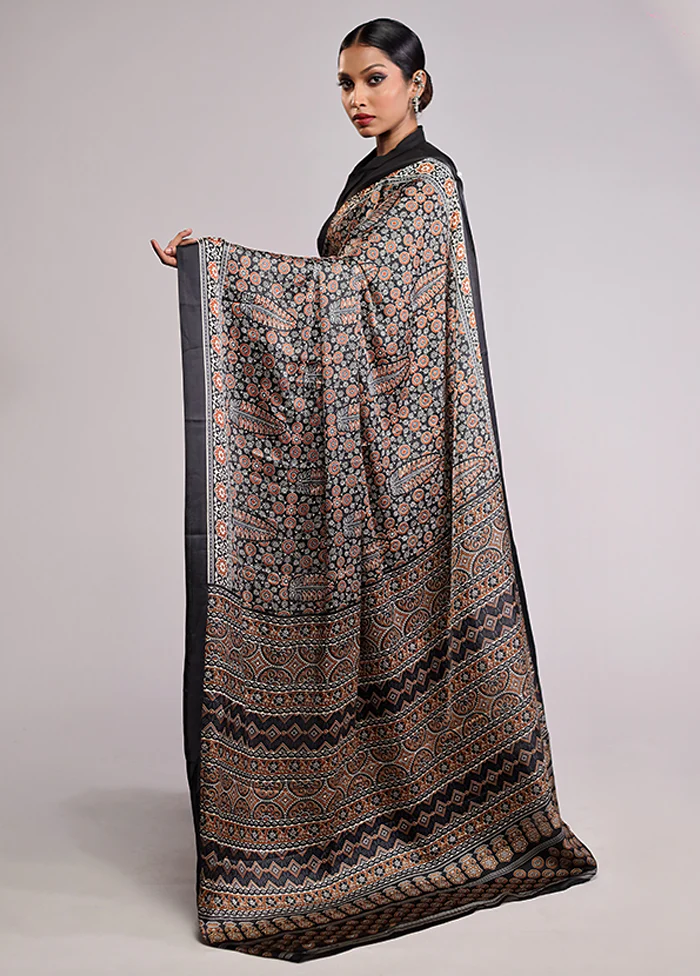 Black Printed Silk Saree With Blouse Piece - Image 4