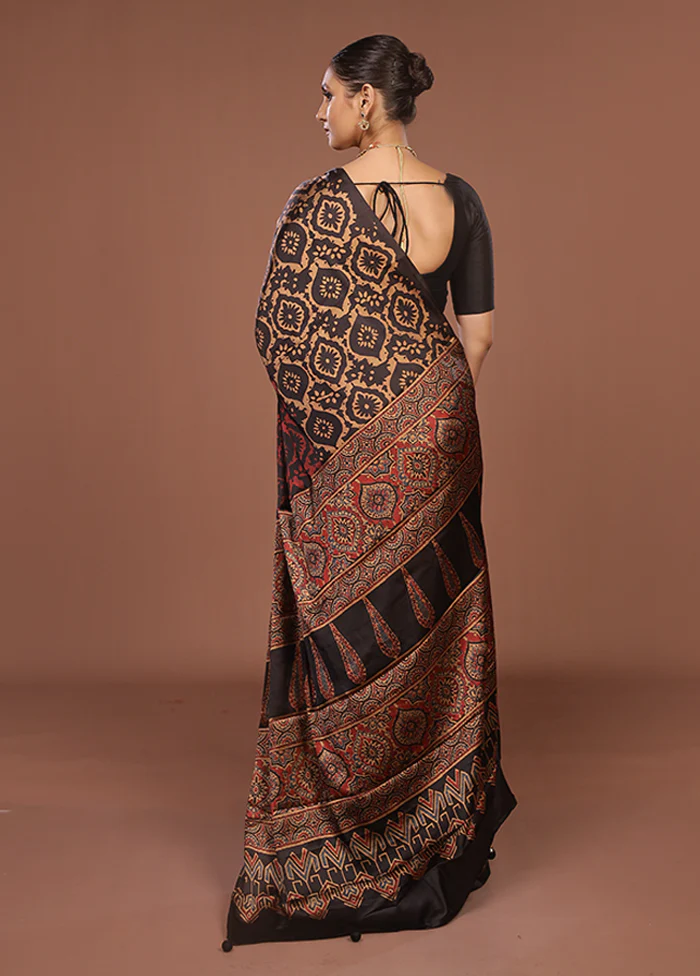 Black Printed Silk Saree Without Blouse Piece - Image 3