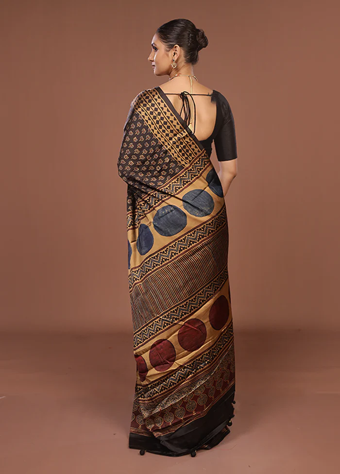 Black Printed Silk Saree Without Blouse Piece - Image 3