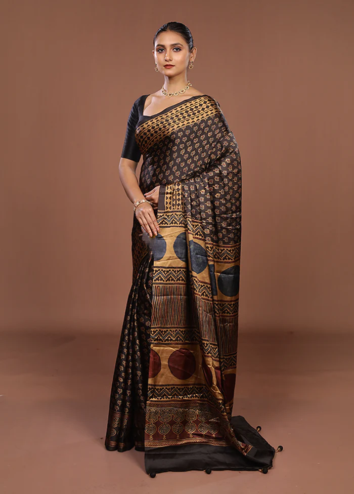 Black Printed Silk Saree Without Blouse Piece - Image 4