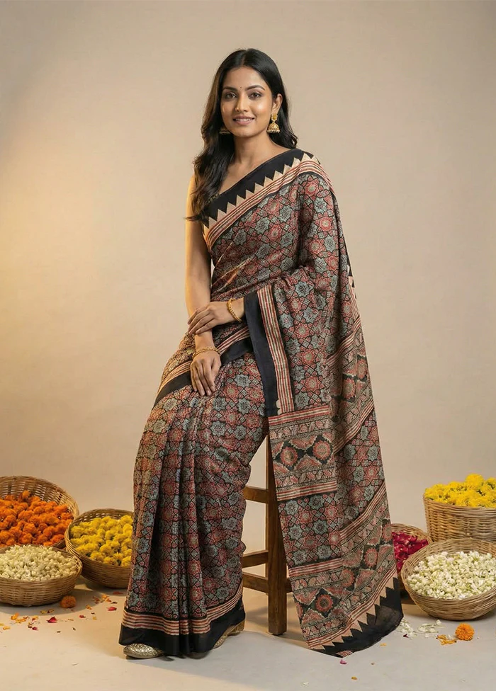 Black Printed Silk Saree Without Blouse Piece - Image 3