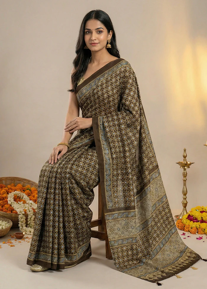 Black Printed Silk Saree Without Blouse Piece - Image 3