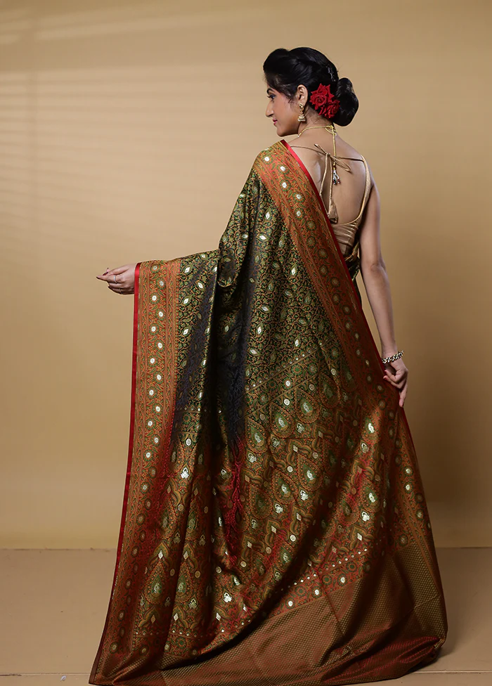 Black Tanchoi Silk Saree With Blouse Piece - Image 3