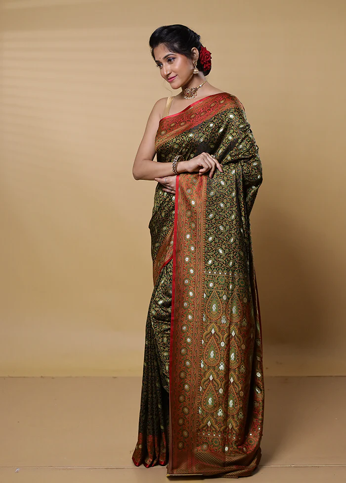 Black Tanchoi Silk Saree With Blouse Piece - Image 4