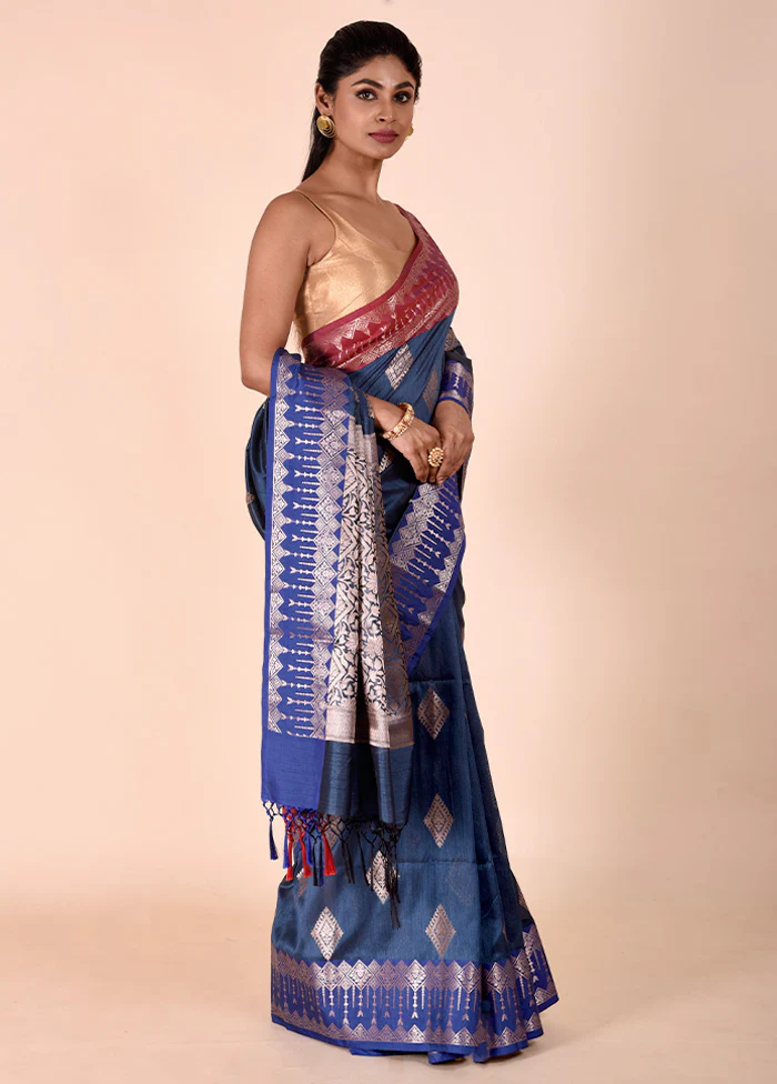 Blue Cotton Saree With Blouse Piece - Image 4