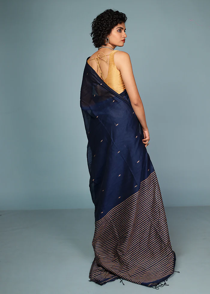 Blue Cotton Saree With Blouse Piece - Image 3