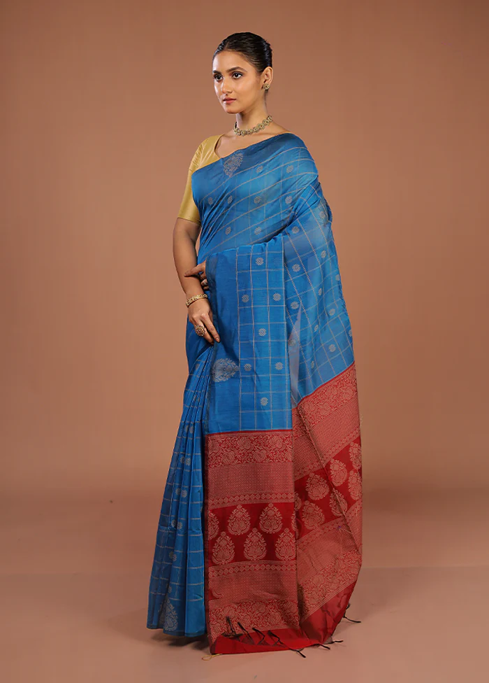Blue Cotton Saree With Blouse Piece - Image 4