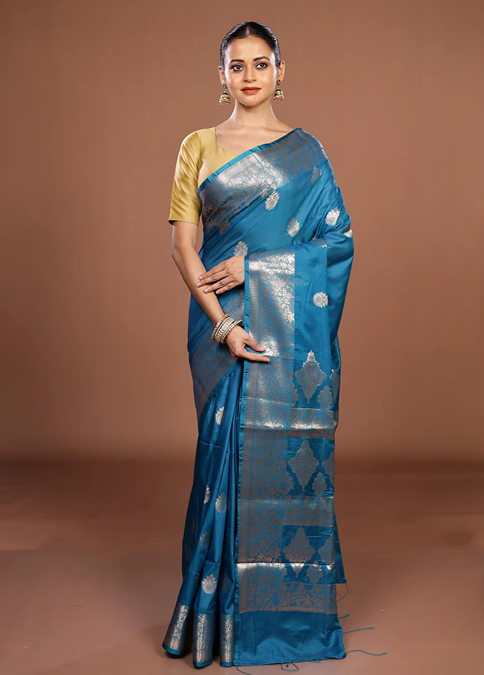 Blue Cotton Saree With Blouse Piece - Image 2