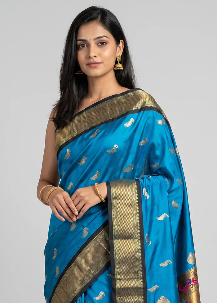 Blue Handloom Kanchipuram Pure Silk Saree With Blouse Piece - Image 2