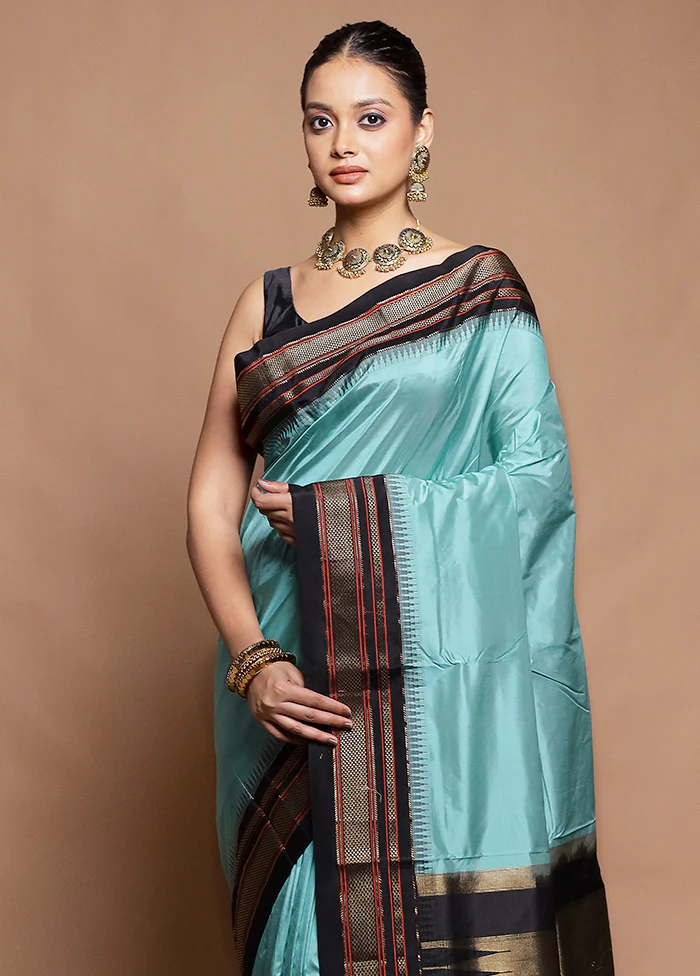 Blue Handloom Kanjivaram Pure Silk Saree With Blouse Piece - Image 2