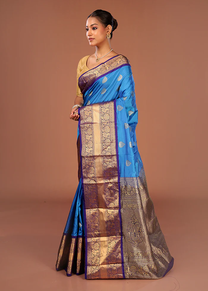 Blue Handloom Kanjivaram Pure Silk Saree With Blouse Piece - Image 4