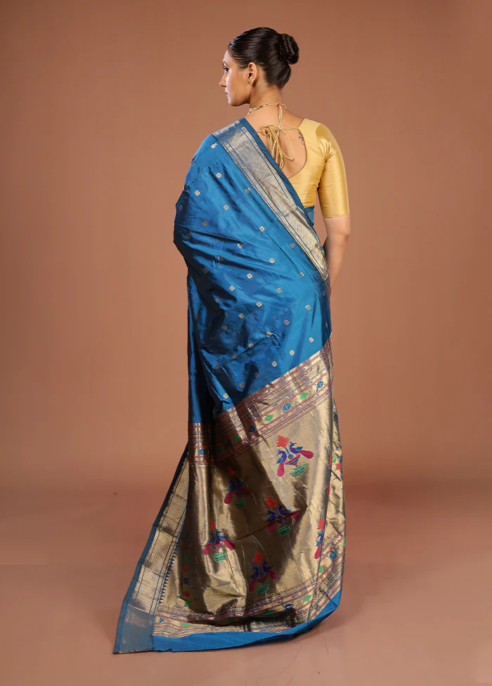 Blue Handloom Kanjivaram Pure Silk Saree With Blouse Piece - Image 3