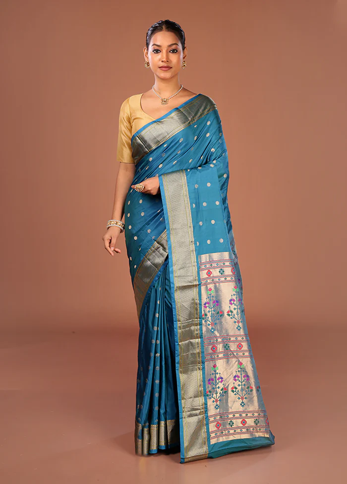 Blue Handloom Kanjivaram Pure Silk Saree With Blouse Piece - Image 2