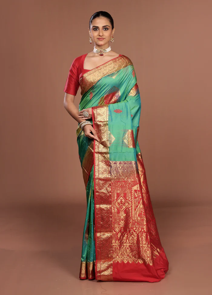 Green Handloom Kanjivaram Pure Silk Saree With Blouse Piece - Image 2