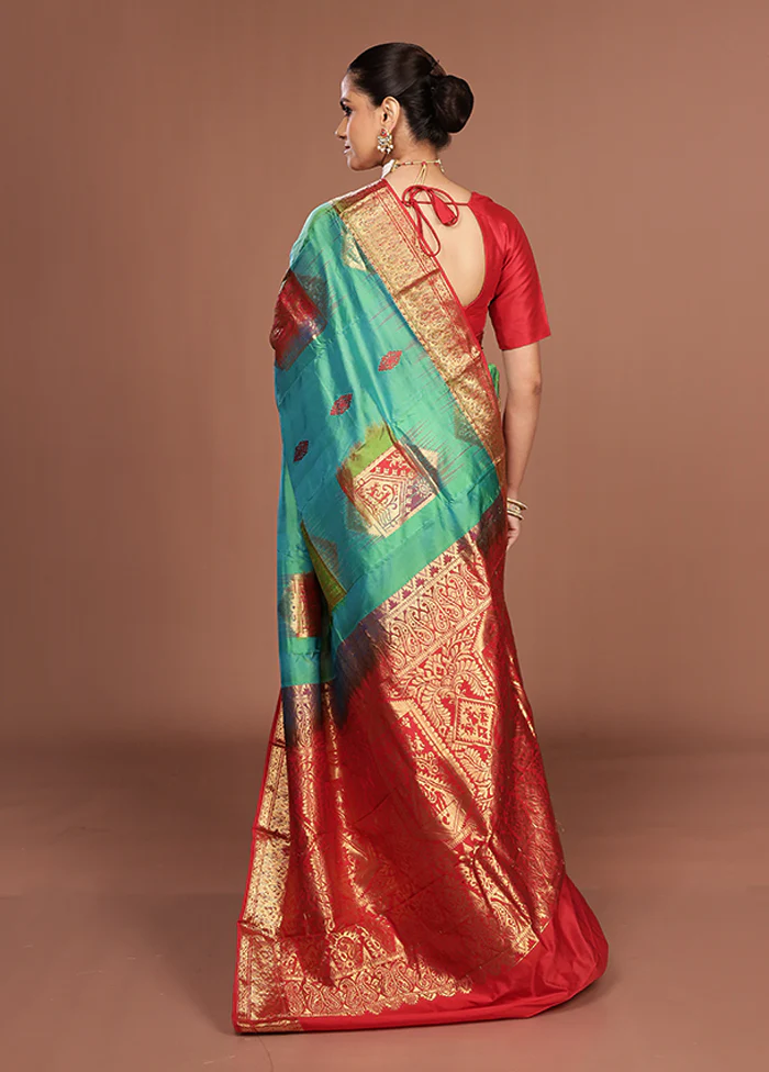Green Handloom Kanjivaram Pure Silk Saree With Blouse Piece - Image 3