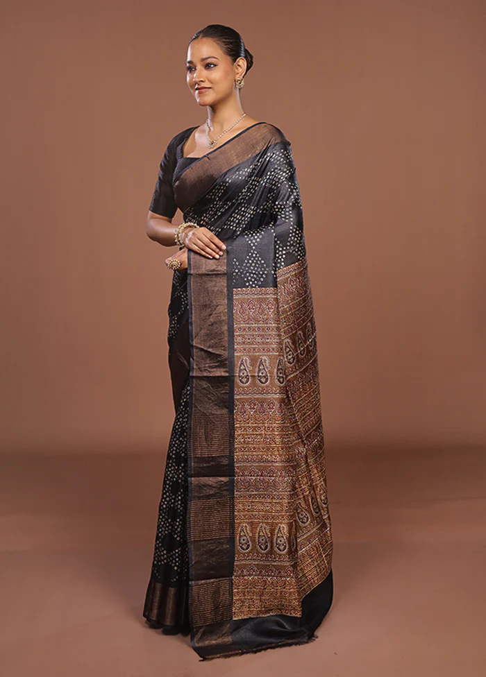 Grey Handloom Tussar Pure Silk Saree With Blouse Piece - Image 4