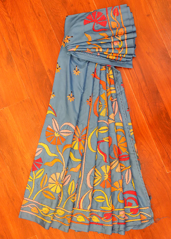Grey Kantha Stitch Silk Saree With Blouse Piece - Image 3
