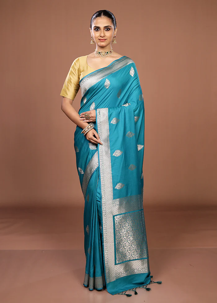 Blue Katan Silk Saree With Blouse Piece - Image 2