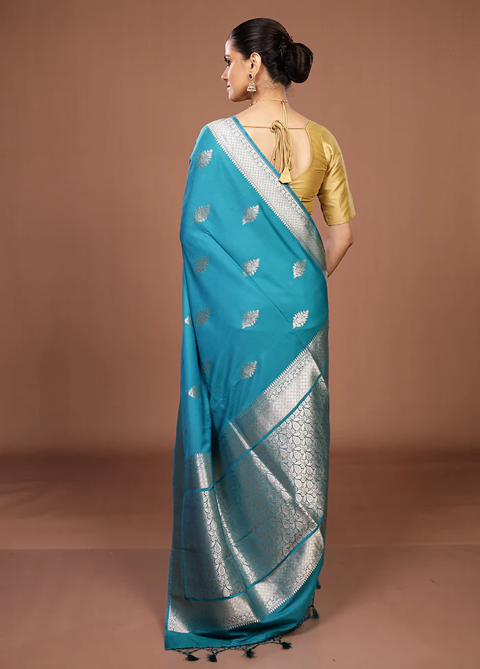 Blue Katan Silk Saree With Blouse Piece - Image 3