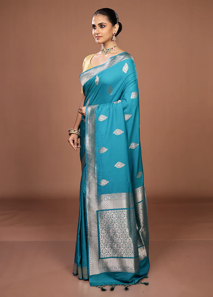 Blue Katan Silk Saree With Blouse Piece - Image 4