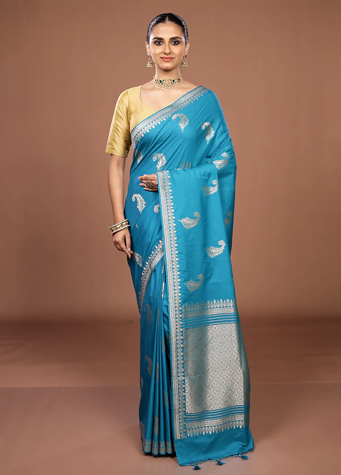 Blue Katan Silk Saree With Blouse Piece - Image 2