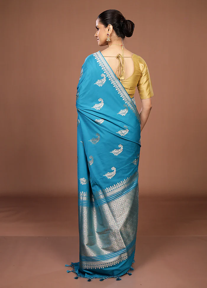 Blue Katan Silk Saree With Blouse Piece - Image 3