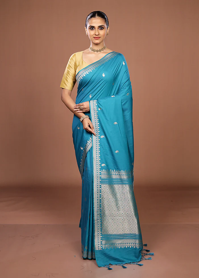 Blue Katan Silk Saree With Blouse Piece - Image 2