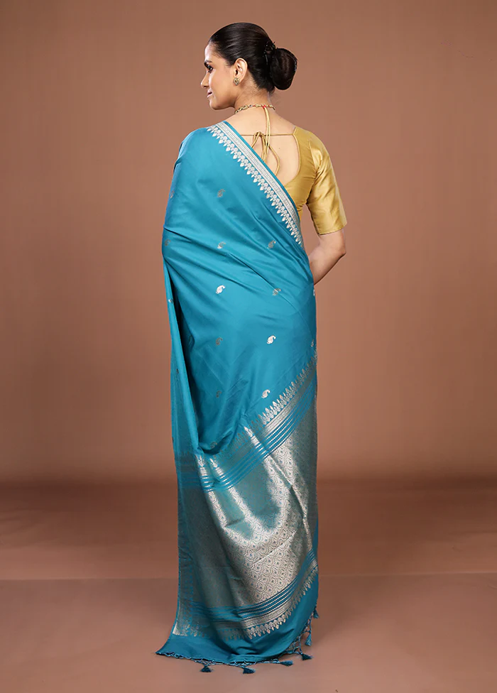 Blue Katan Silk Saree With Blouse Piece - Image 3