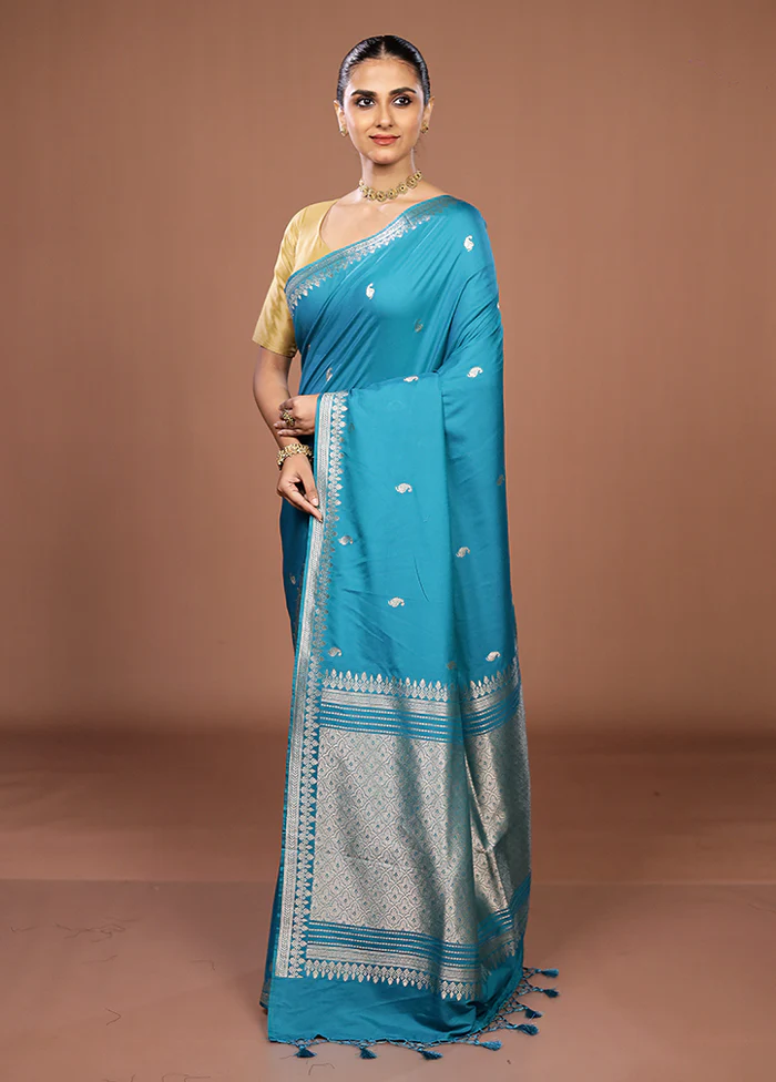 Blue Katan Silk Saree With Blouse Piece - Image 4