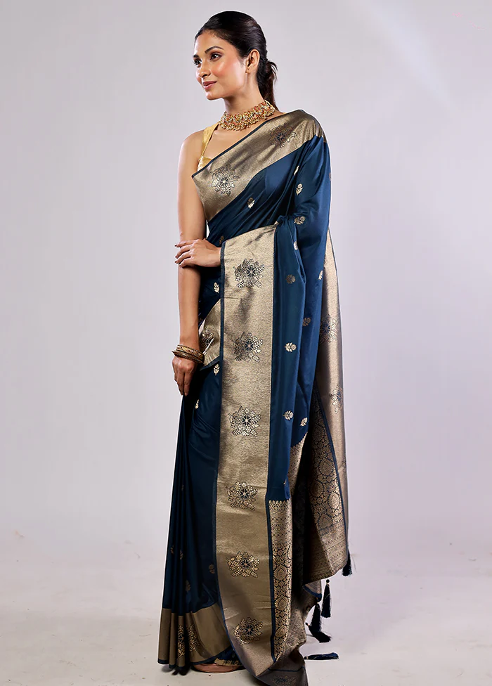 Blue Katan Silk Saree With Blouse Piece - Image 3