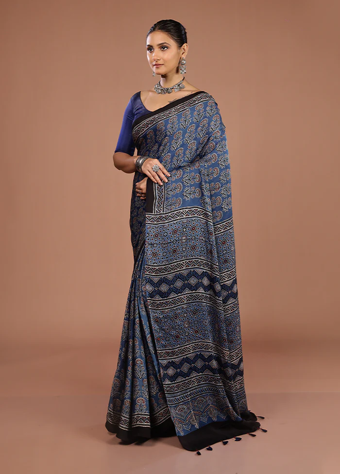 Blue Printed Silk Saree Without Blouse Piece - Image 4