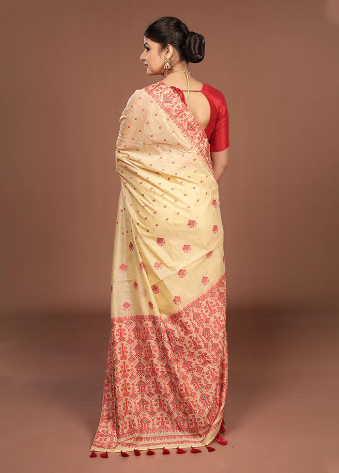 Cream Assam Silk Saree With Blouse Piece - Image 3