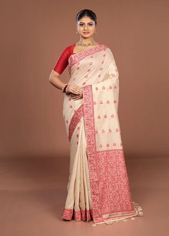Cream Assam Silk Saree With Blouse Piece - Image 2