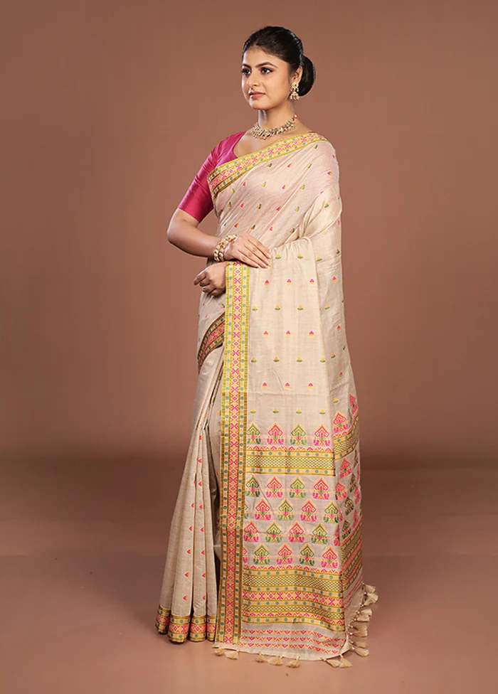 Cream Assam Silk Saree With Blouse Piece - Image 4