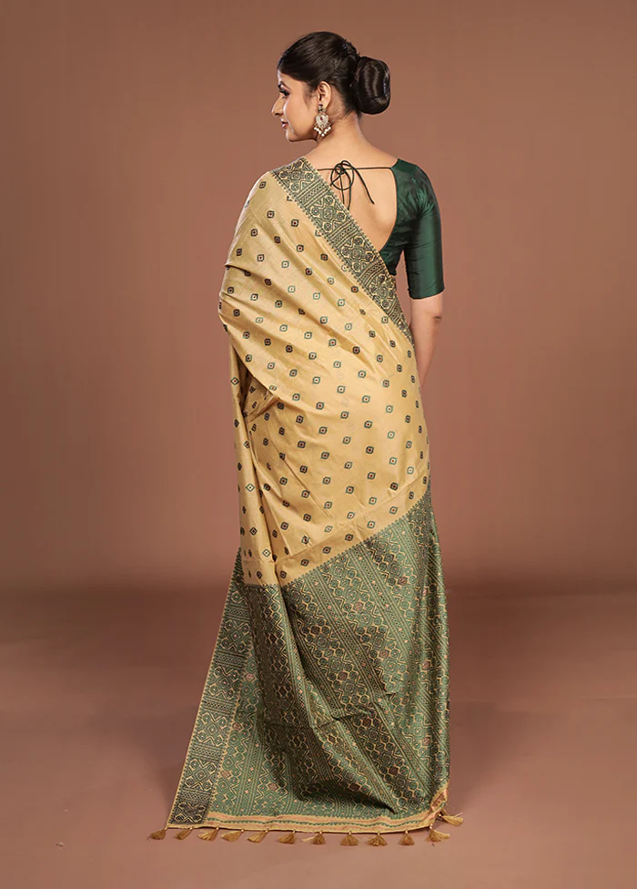 Cream Assam Silk Saree With Blouse Piece - Image 3