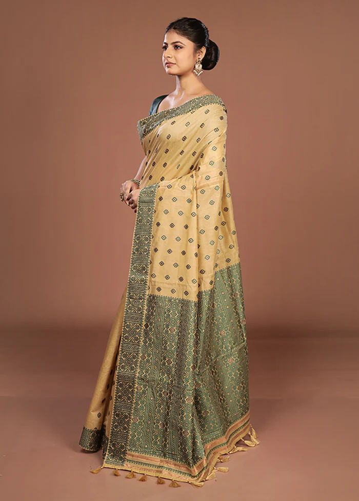 Cream Assam Silk Saree With Blouse Piece - Image 4